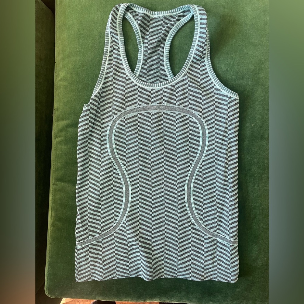 Lululemon workout tank